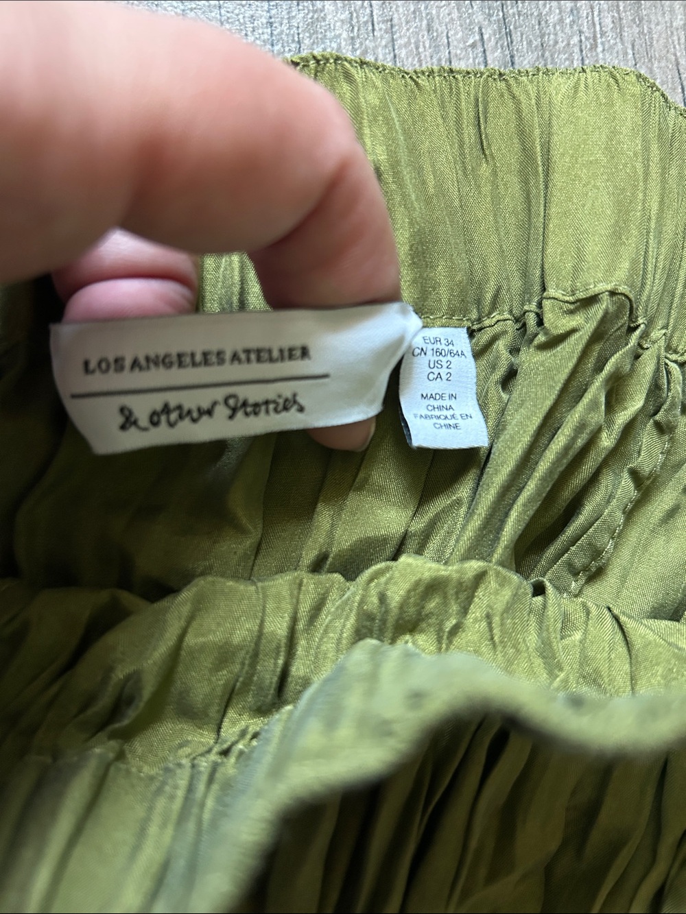 & Other Stories Olive-Tone Crinkled Maxi Skirt - Picture 2 of 4